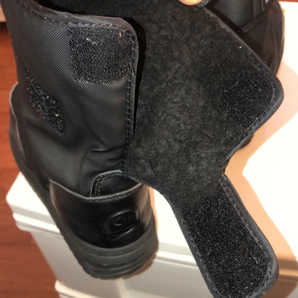 Snow boots. @Mm’sRoomSmWhtDrwr - Picture 6 of 8